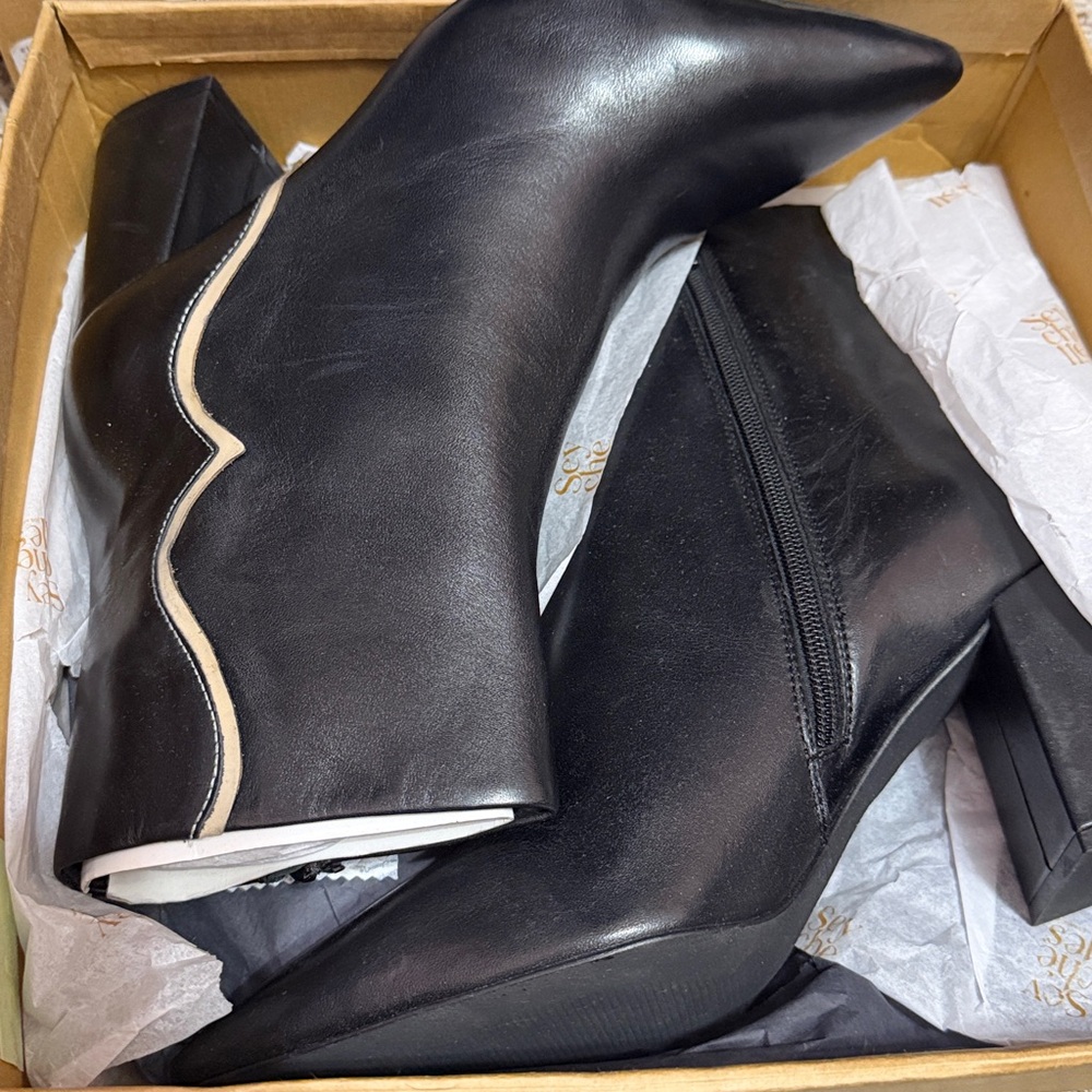 Seychelles Women's Broken Promises Ankle Boot Black. Size 10 - Picture 3 of 5